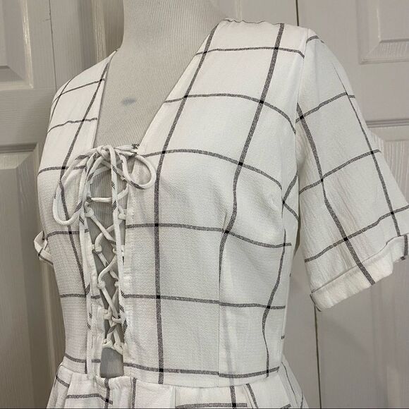 Charlotte Russe Windowpane Plaid Shorts Romper - Picture 5 of 13